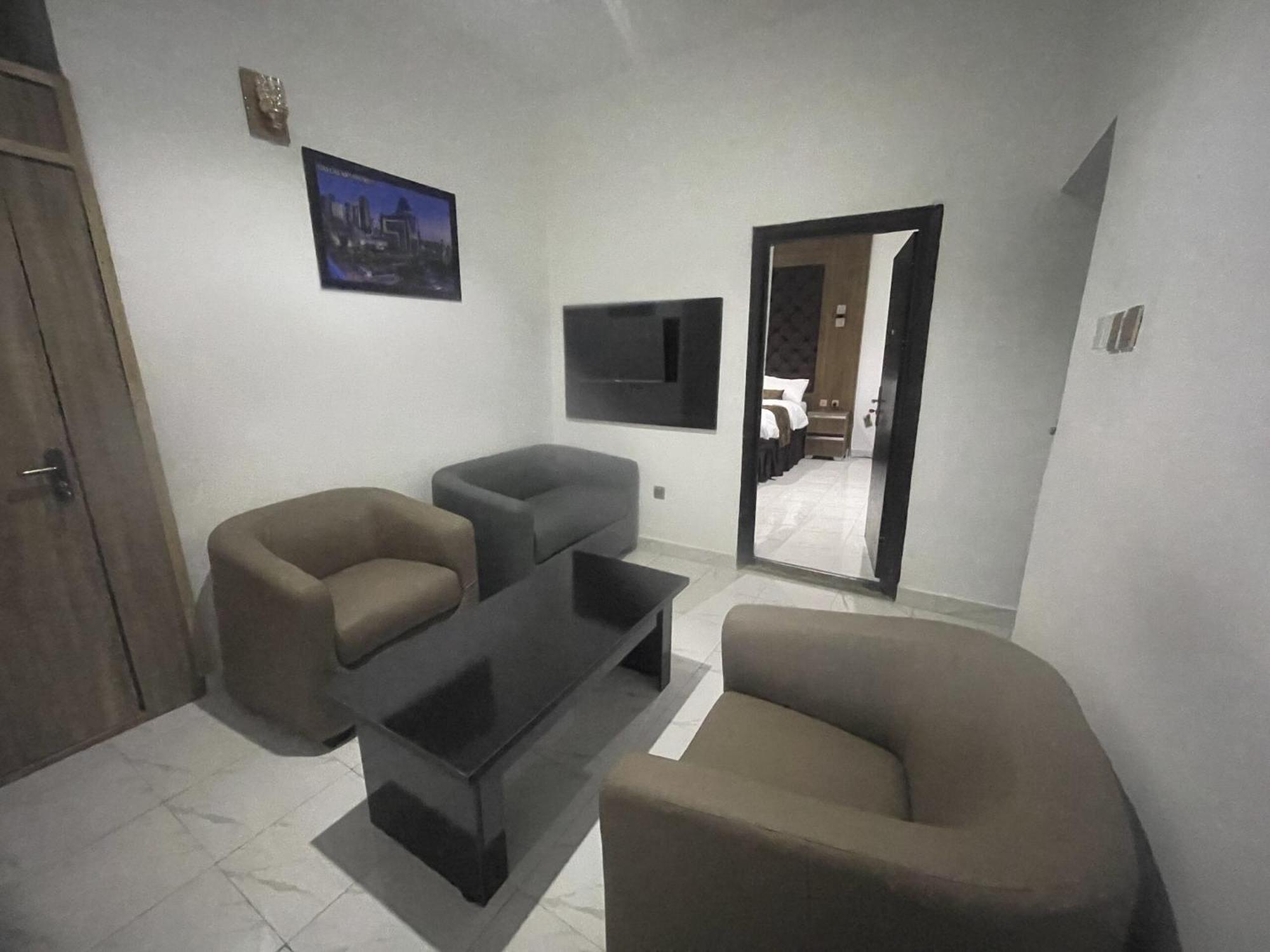 Murphy'S Mansion Resort Umuahia Exterior photo